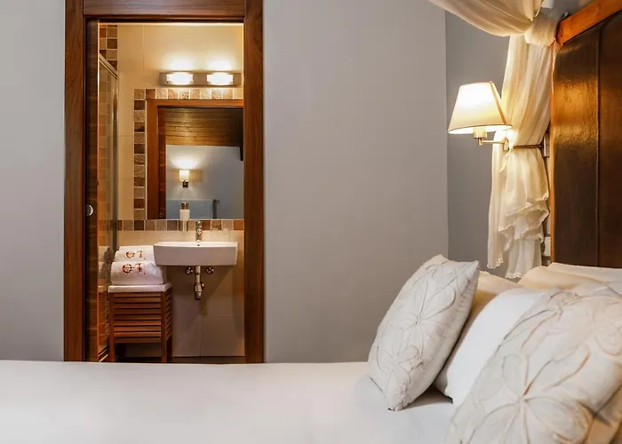 Eco Boutique & Capitulo Trece - Adults Only 3*